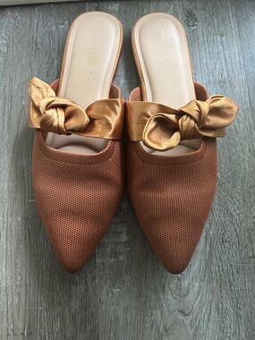 Women’s Slip-On Pointed Mules in Copper with Bow Accent